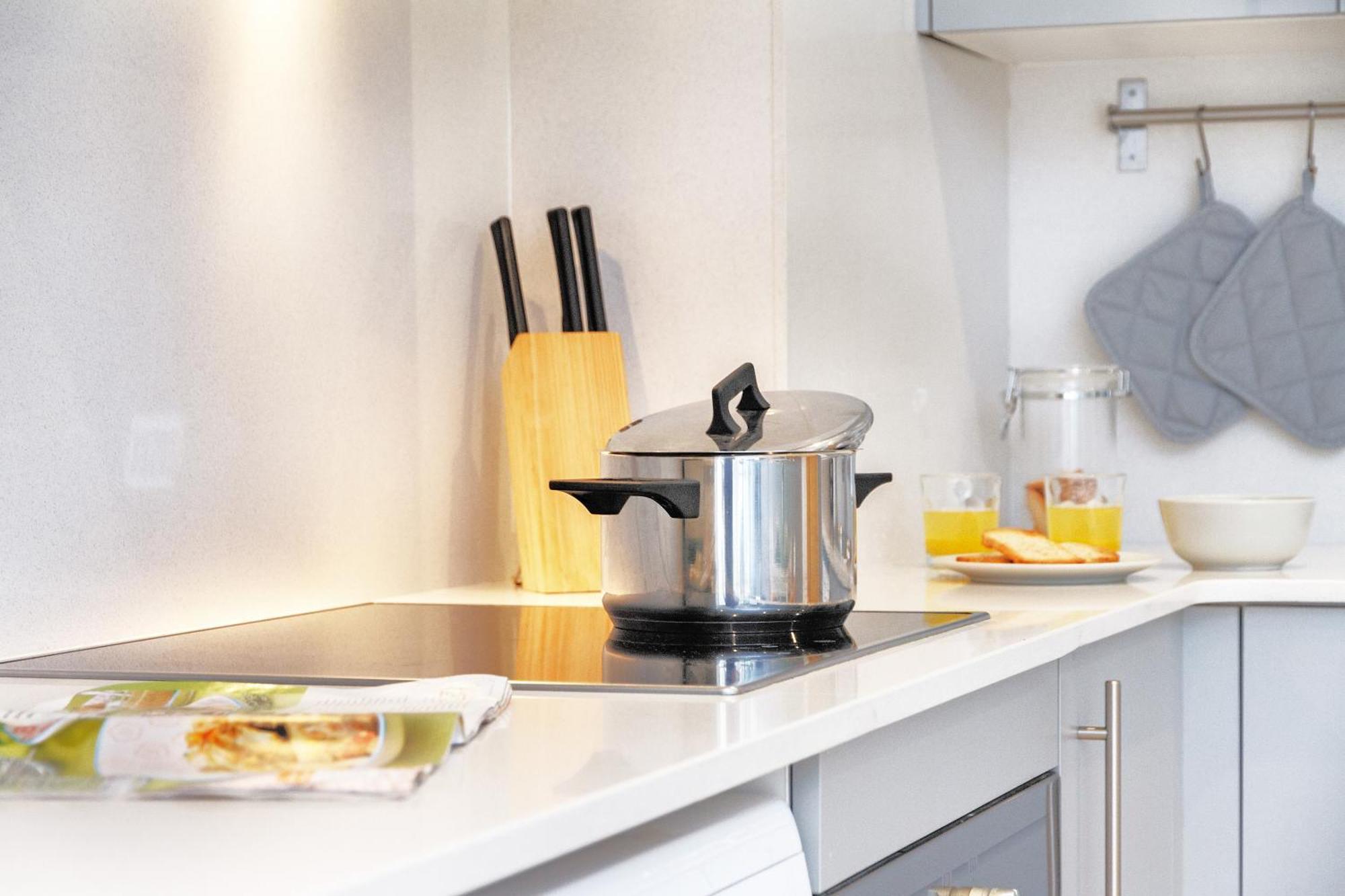 Feelathome Mozart Apartments Barcelona Ngoại thất bức ảnh