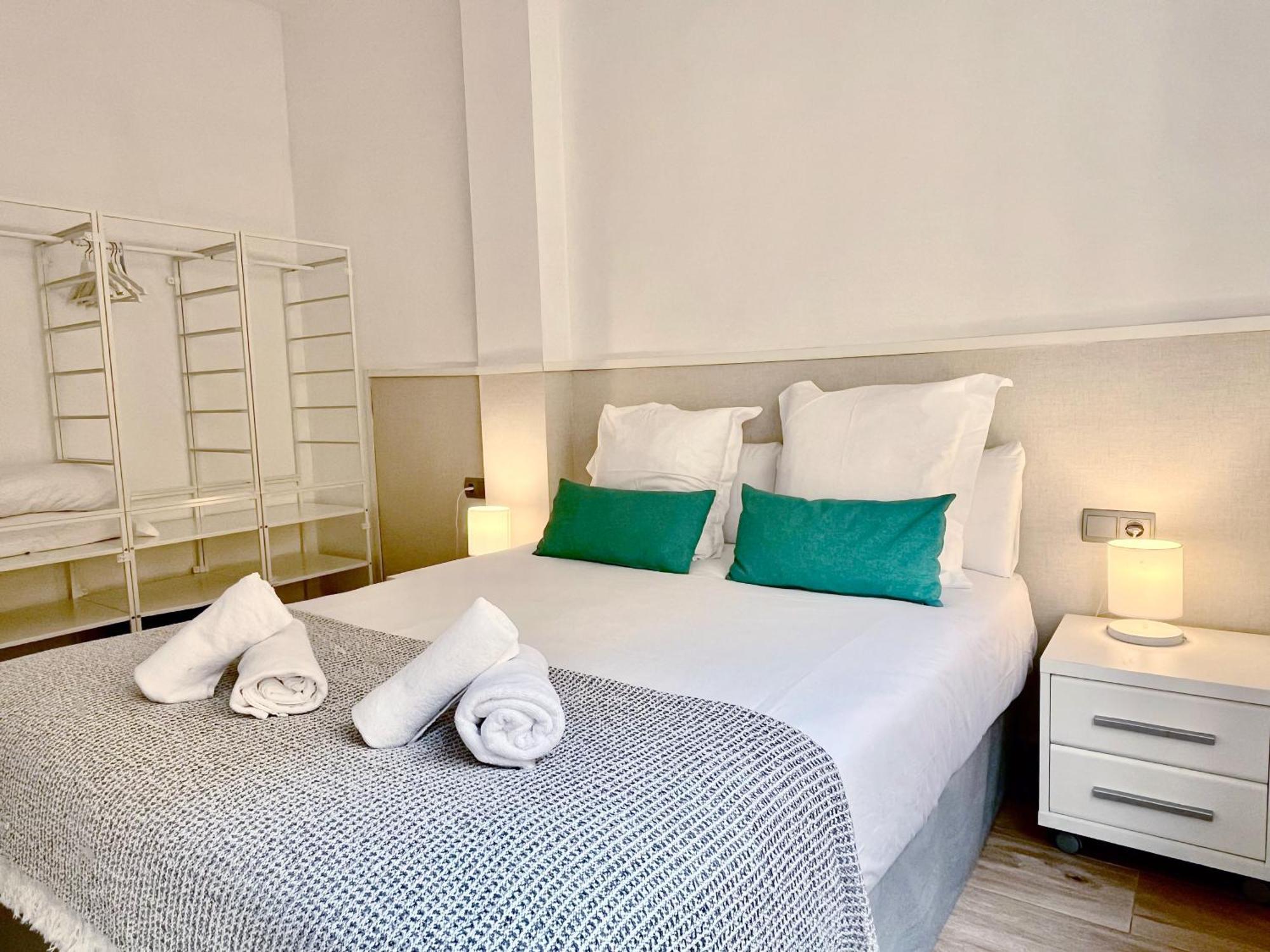 Feelathome Mozart Apartments Barcelona Ngoại thất bức ảnh