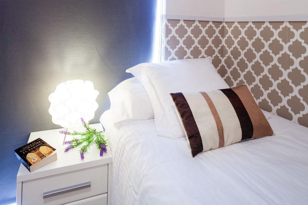 Feelathome Mozart Apartments Barcelona Ngoại thất bức ảnh