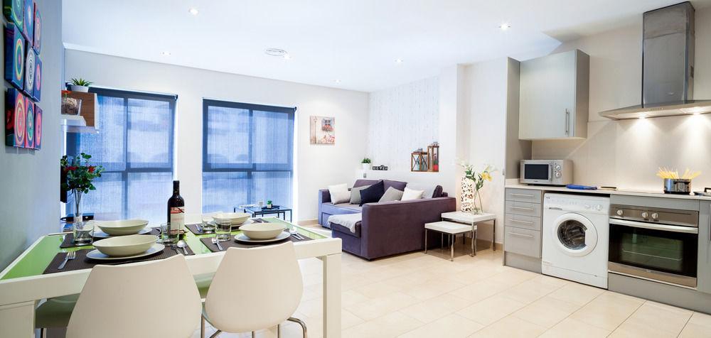 Feelathome Mozart Apartments Barcelona Ngoại thất bức ảnh