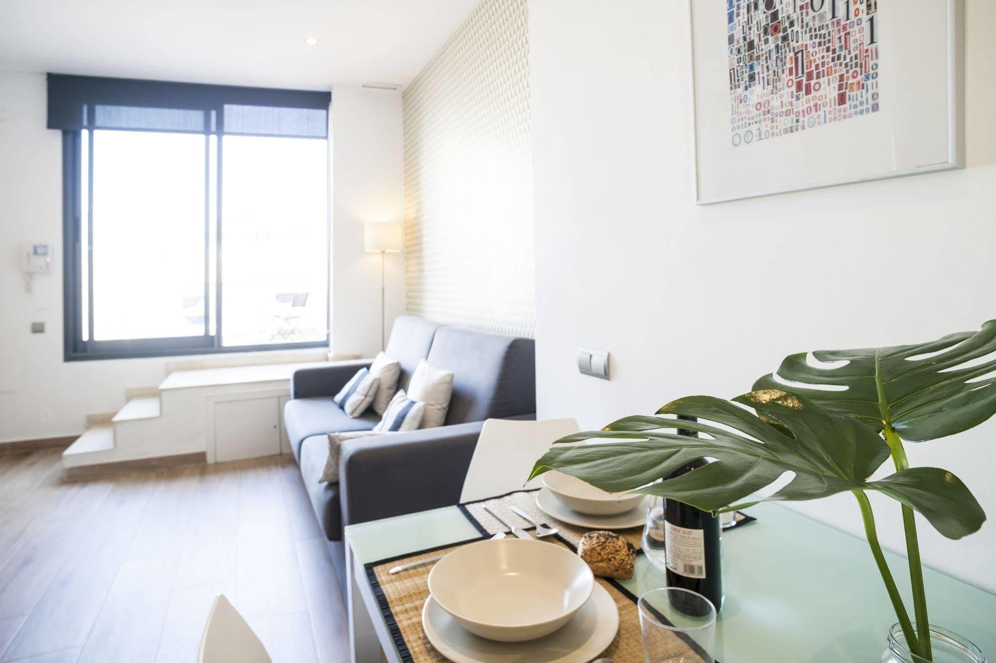 Feelathome Mozart Apartments Barcelona Ngoại thất bức ảnh