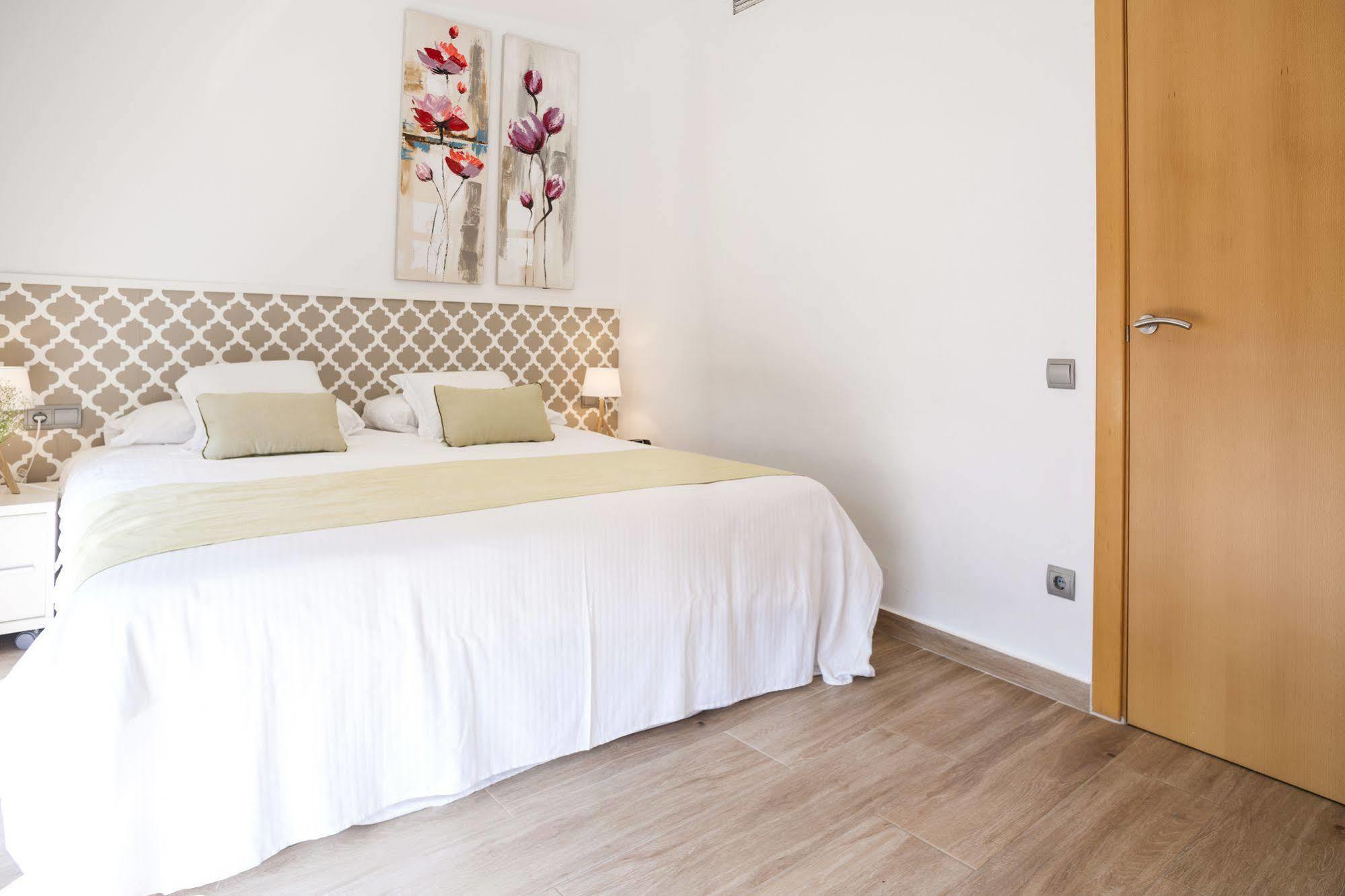 Feelathome Mozart Apartments Barcelona Ngoại thất bức ảnh